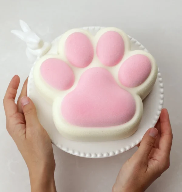 forma handmade Puffy Paws